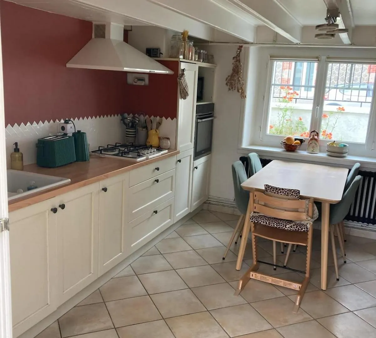 Casa de Férias Cosy House With Garden Near City Center Saint-Brieuc